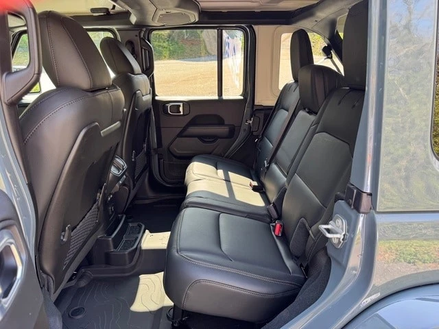 2026 Jeep JL Wrangler - Image 15 of 21
