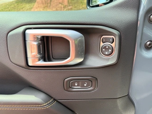 2026 Jeep JL Wrangler - Image 13 of 31