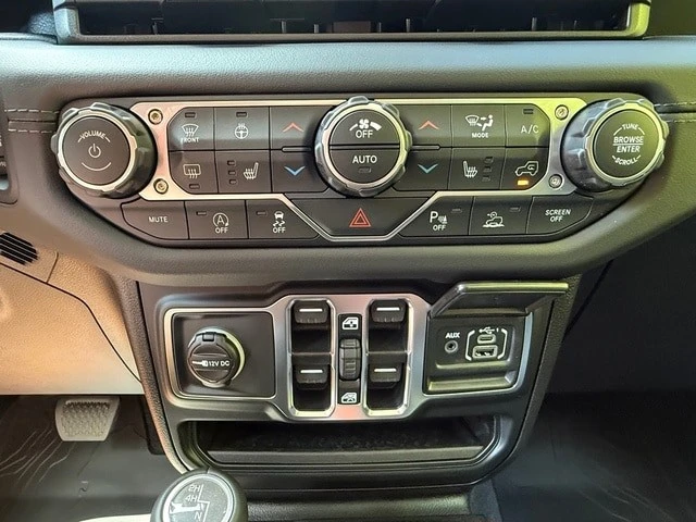 2026 Jeep JL Wrangler - Image 26 of 31