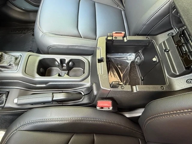 2026 Jeep JL Wrangler - Image 29 of 31