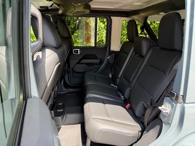 2026 Jeep JL Wrangler - Image 15 of 31