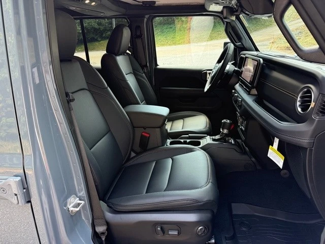 2026 Jeep JL Wrangler - Image 19 of 31