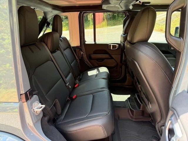 2026 Jeep JL Wrangler - Image 18 of 31