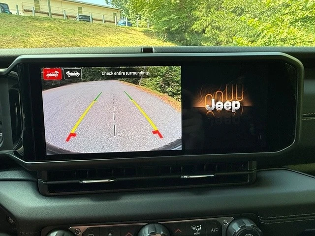 2026 Jeep JL Wrangler - Image 25 of 31
