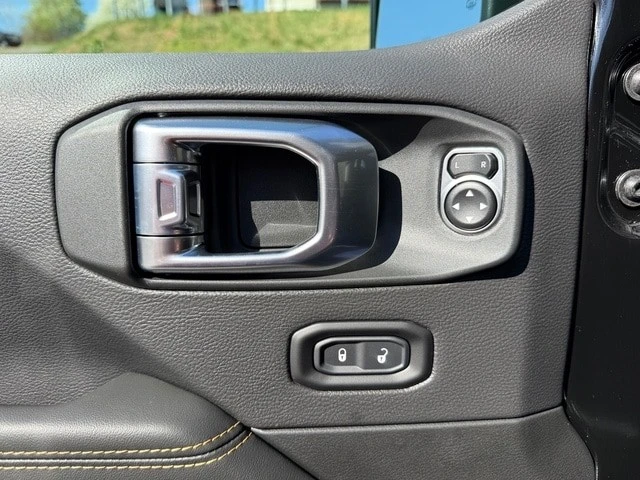 2026 Jeep JL Wrangler - Image 13 of 31