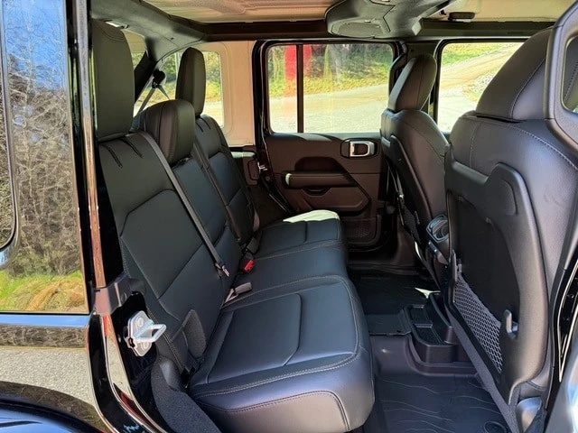 2026 Jeep JL Wrangler - Image 18 of 31