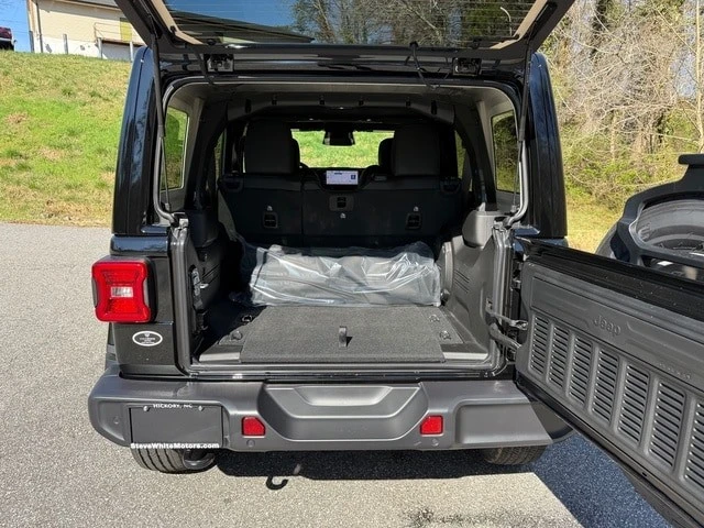 2026 Jeep JL Wrangler - Image 16 of 31