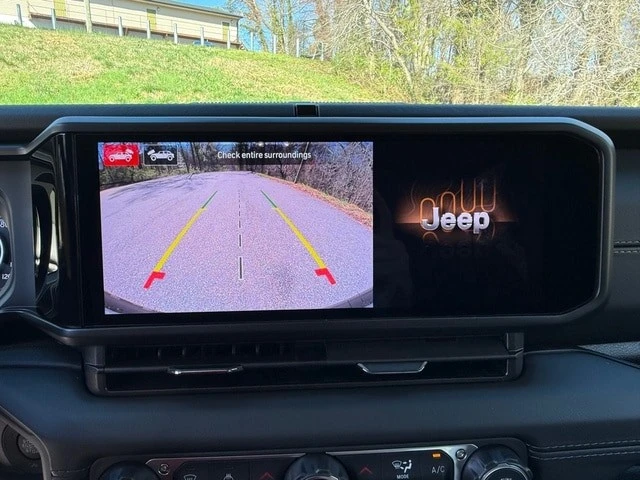 2026 Jeep JL Wrangler - Image 25 of 31