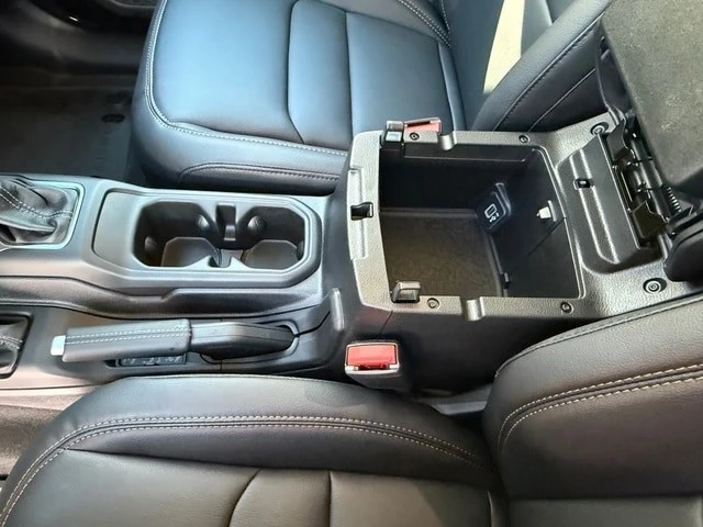 2026 Jeep JL Wrangler - Image 29 of 31