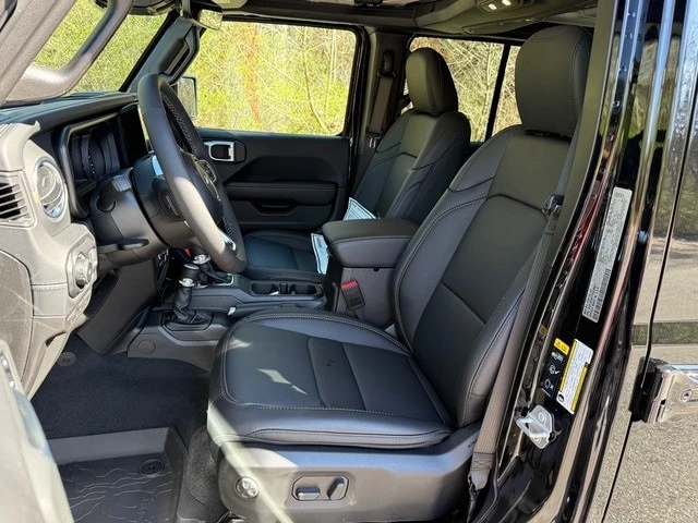 2026 Jeep JL Wrangler - Image 12 of 31