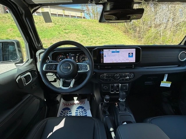 2026 Jeep JL Wrangler - Image 11 of 31
