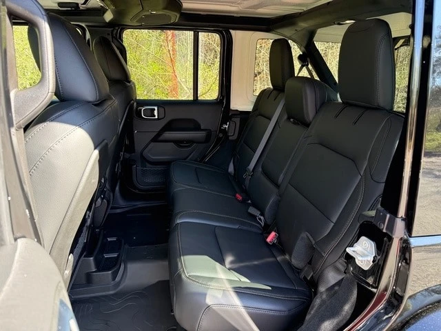 2026 Jeep JL Wrangler - Image 15 of 31