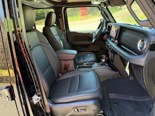 2026 Jeep JL Wrangler - Image 19 of 31
