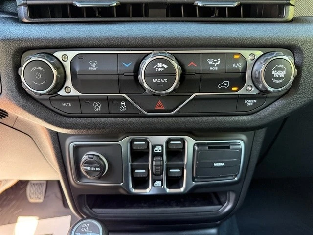2026 Jeep JL Wrangler - Image 23 of 29