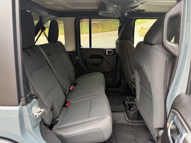2026 Jeep JL Wrangler - Image 19 of 31