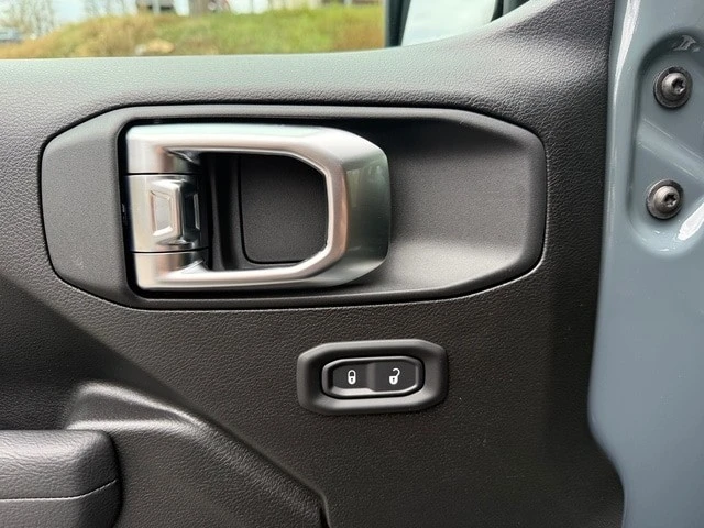 2026 Jeep JL Wrangler - Image 13 of 31