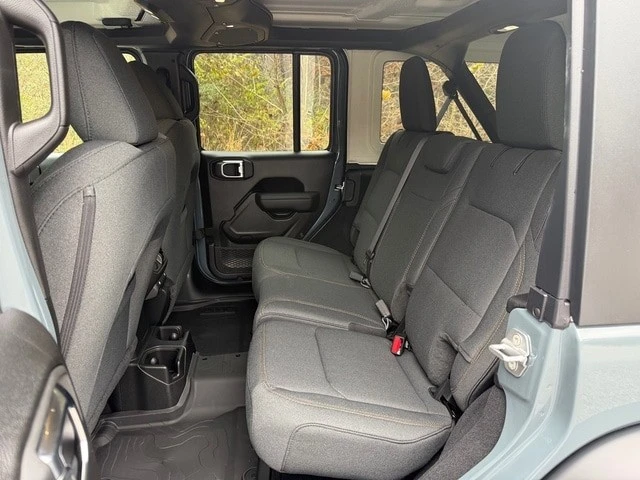 2026 Jeep JL Wrangler - Image 15 of 21