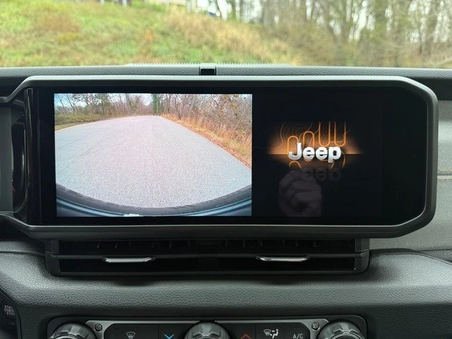 2026 Jeep JL Wrangler - Image 24 of 31
