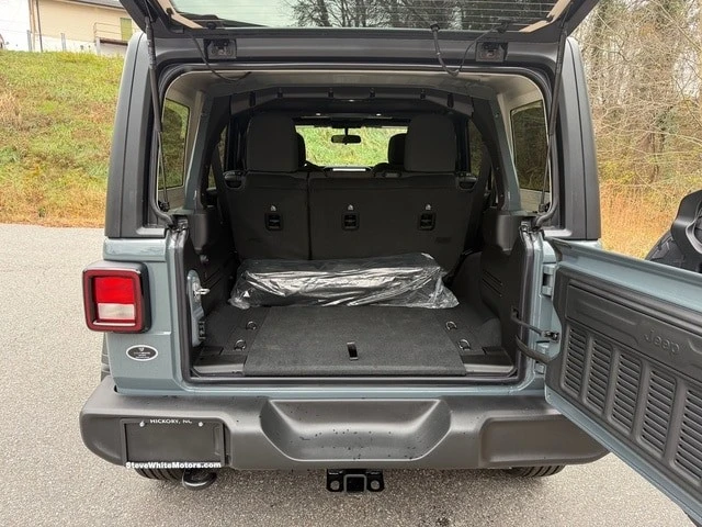 2026 Jeep JL Wrangler - Image 17 of 31