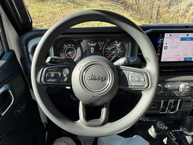 2026 Jeep JL Wrangler - Image 17 of 27