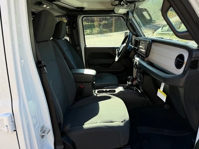 2026 Jeep JL Wrangler - Image 16 of 21