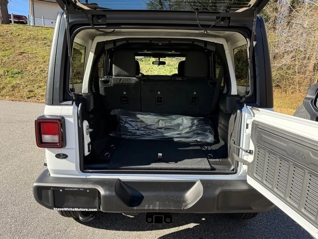 2026 Jeep JL Wrangler - Image 14 of 27