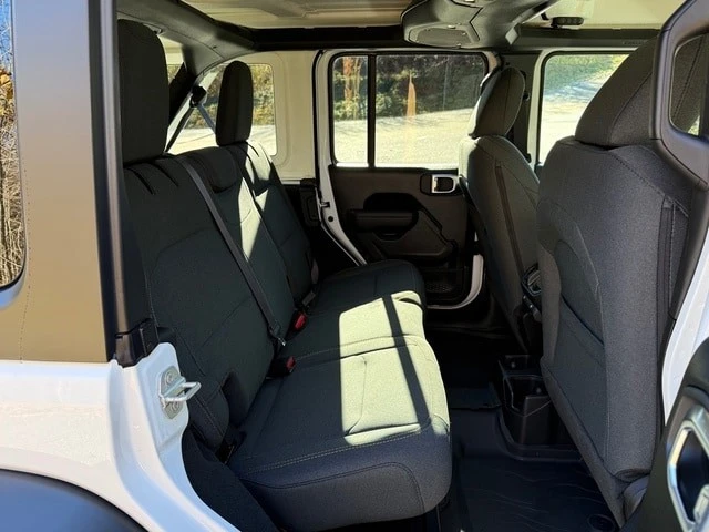 2026 Jeep JL Wrangler - Image 15 of 21