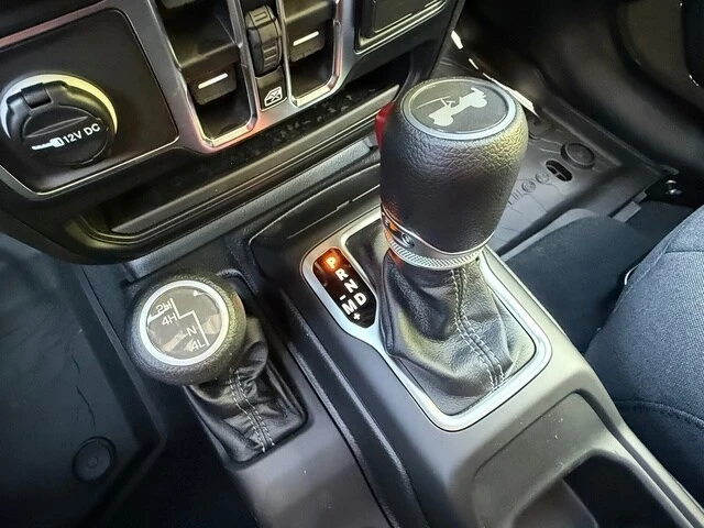 2026 Jeep JL Wrangler - Image 24 of 29