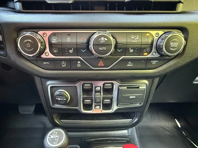 2026 Jeep JL Wrangler - Image 23 of 29