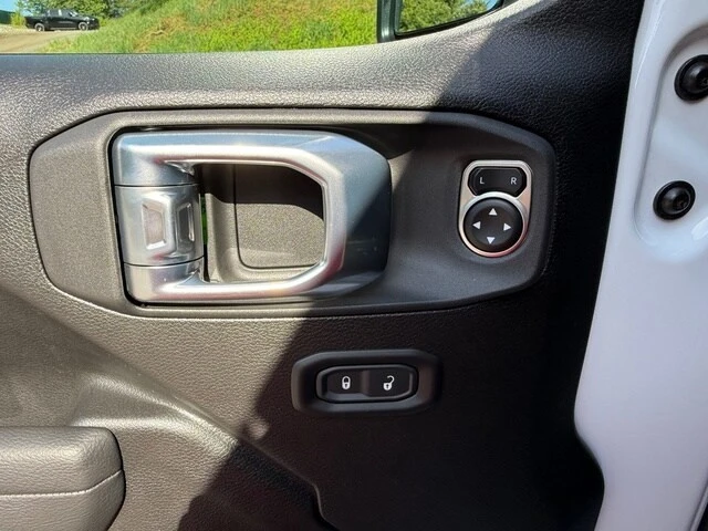 2026 Jeep JL Wrangler - Image 13 of 28