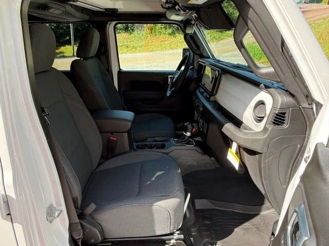 2026 Jeep JL Wrangler - Image 18 of 28