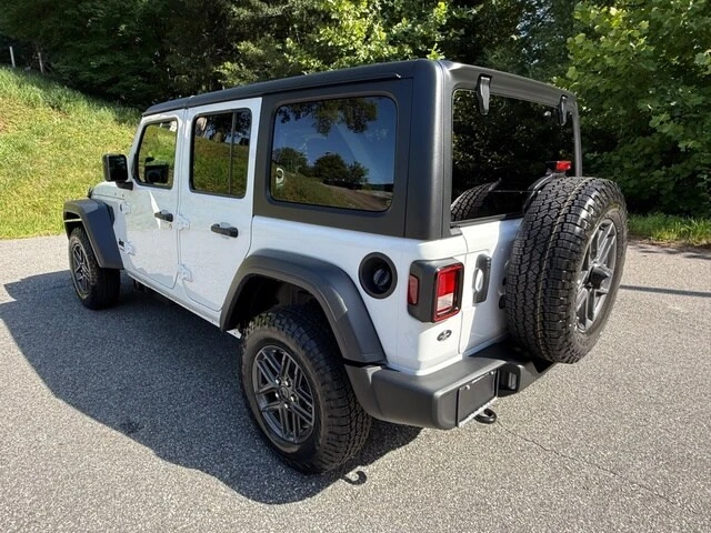 2026 Jeep JL Wrangler - Image 9 of 28