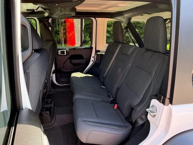 2026 Jeep JL Wrangler - Image 15 of 28