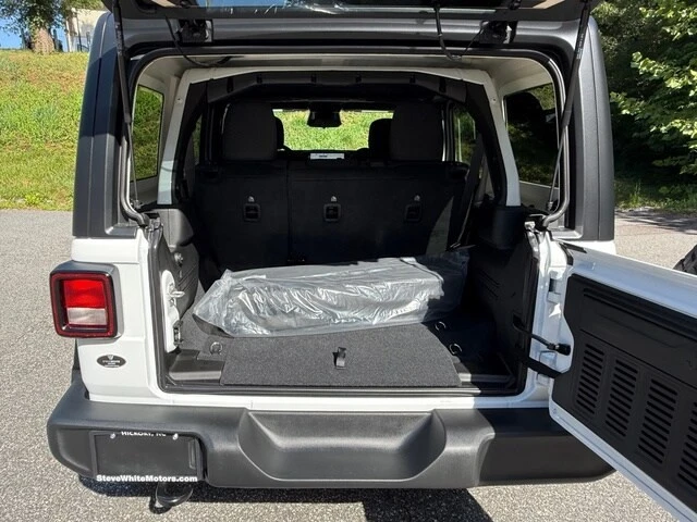 2026 Jeep JL Wrangler - Image 16 of 28
