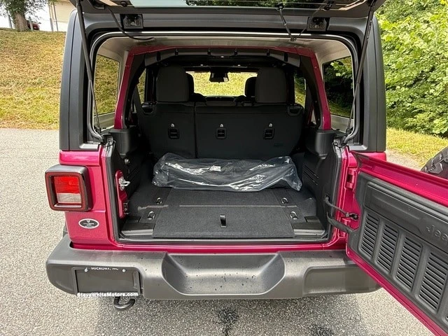 2026 Jeep JL Wrangler - Image 16 of 30