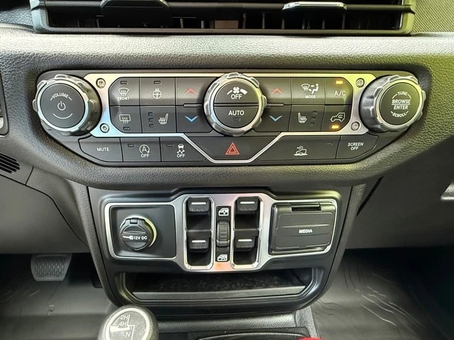2026 Jeep JL Wrangler - Image 24 of 30