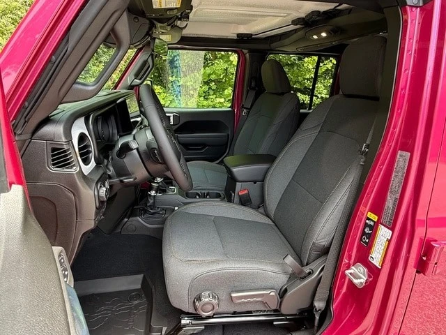 2026 Jeep JL Wrangler - Image 12 of 30
