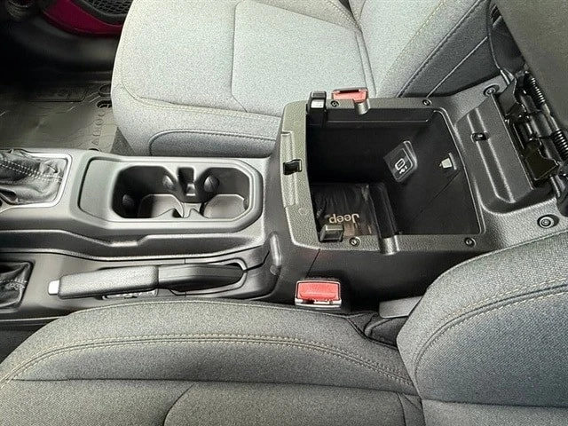 2026 Jeep JL Wrangler - Image 27 of 30