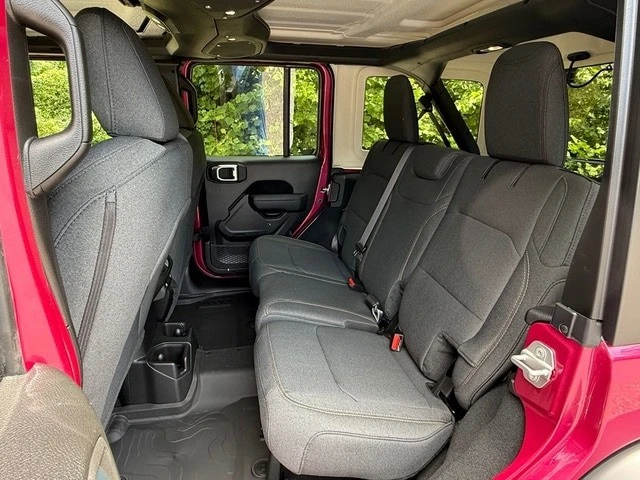 2026 Jeep JL Wrangler - Image 15 of 30