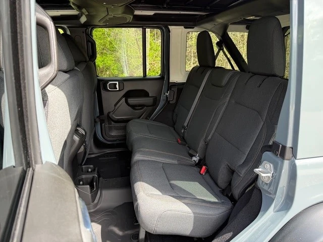 2026 Jeep JL Wrangler - Image 15 of 21