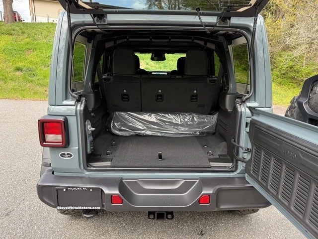 2026 Jeep JL Wrangler - Image 16 of 21