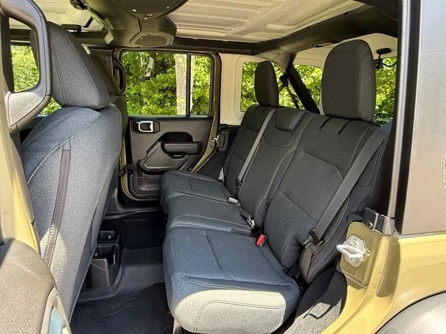 2026 Jeep JL Wrangler - Image 15 of 30