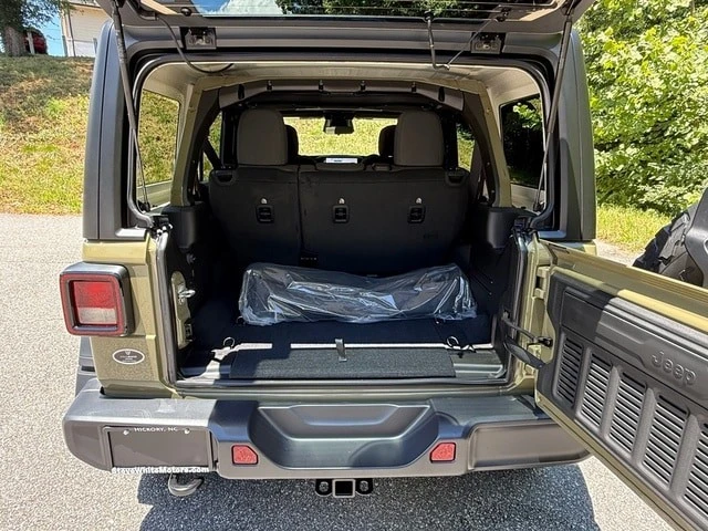 2026 Jeep JL Wrangler - Image 16 of 30