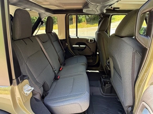 2026 Jeep JL Wrangler - Image 17 of 30