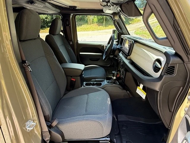 2026 Jeep JL Wrangler - Image 18 of 30