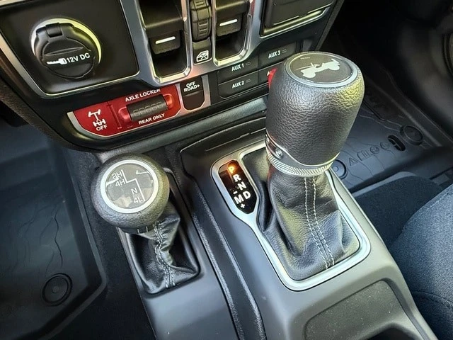 2026 Jeep JL Wrangler - Image 25 of 30