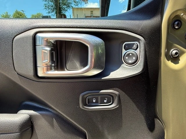2026 Jeep JL Wrangler - Image 13 of 30