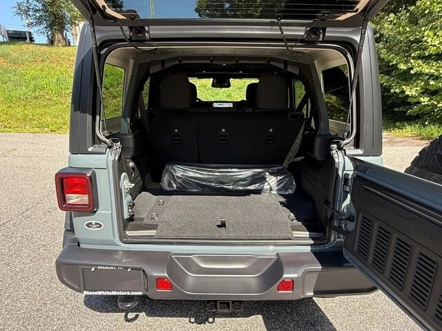 2026 Jeep JL Wrangler - Image 15 of 29