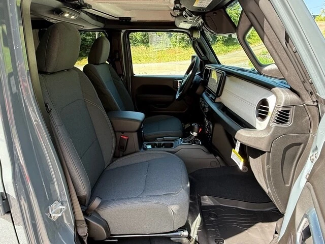 2026 Jeep JL Wrangler - Image 17 of 29