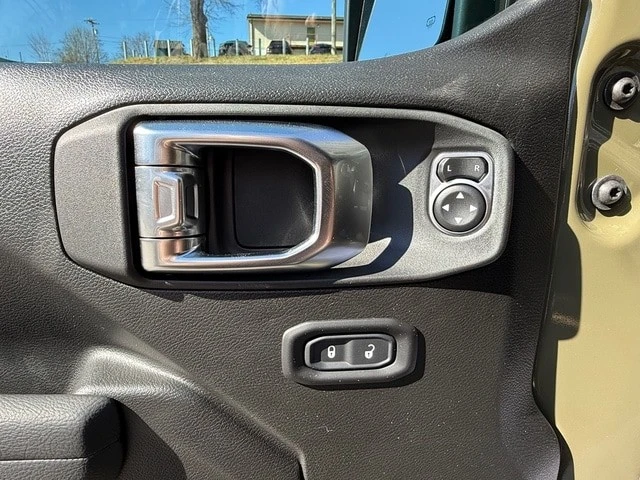 2026 Jeep JL Wrangler - Image 13 of 21